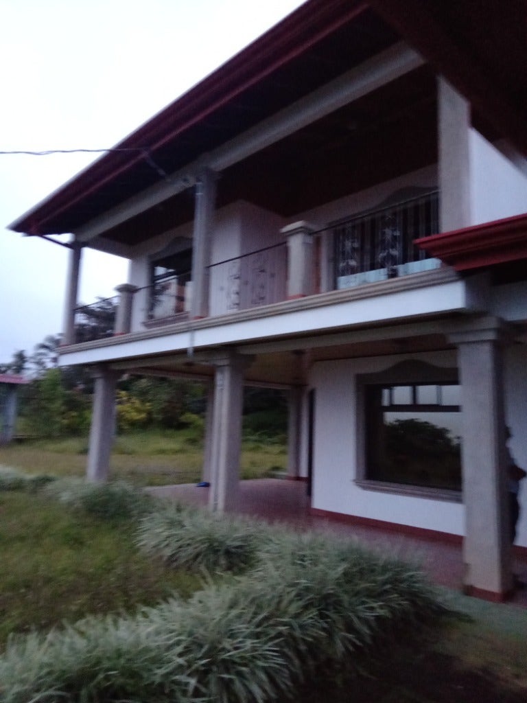 Tranquil House with Mountain and City Views — photo 6 of 9
