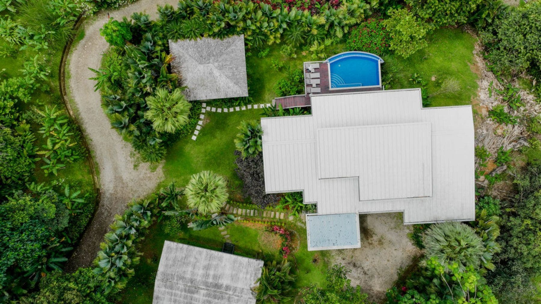 Luxury Four Bedroom Villa with Guest House — photo 4 of 19