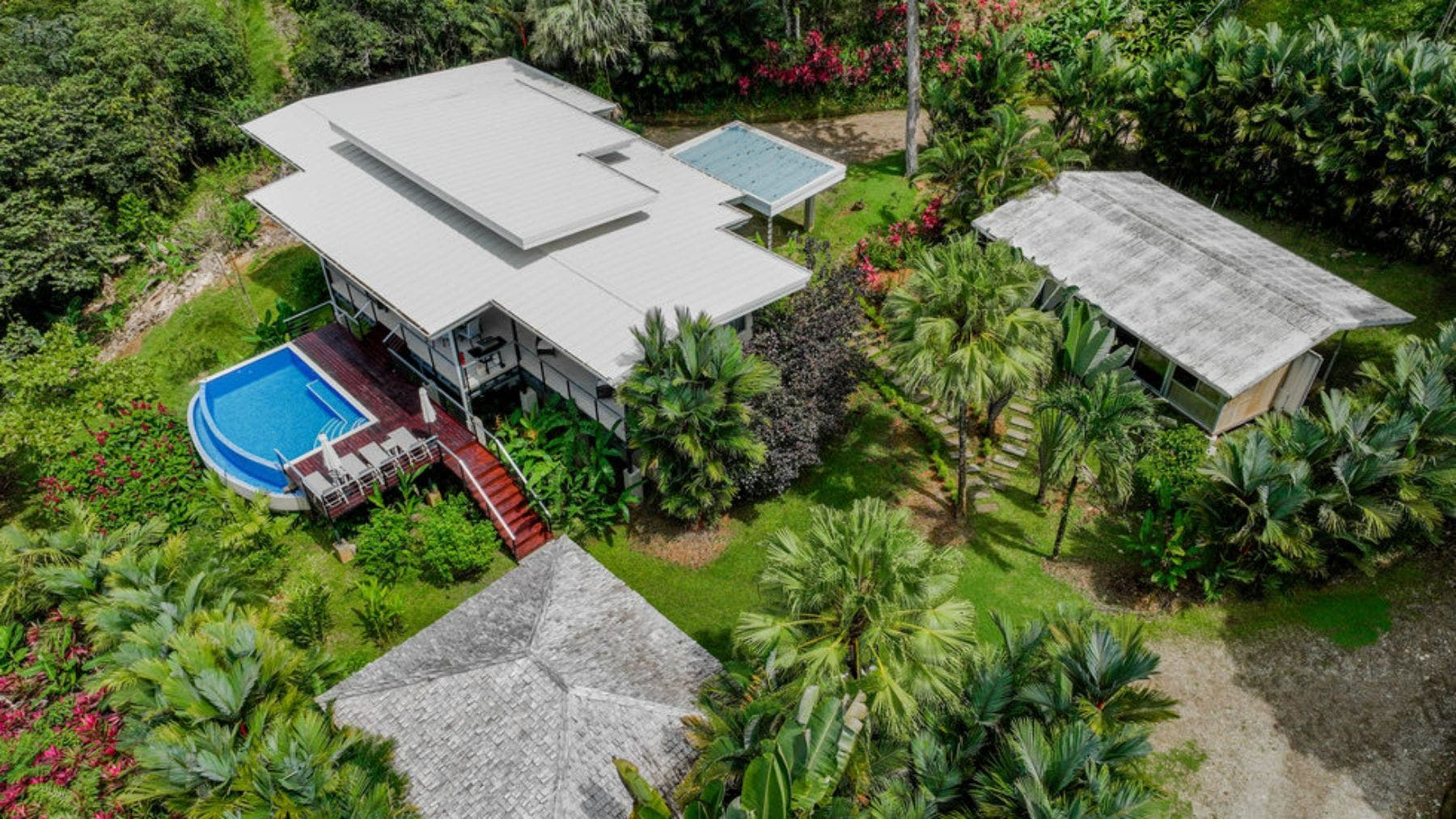 Luxury Four Bedroom Villa with Guest House — photo 5 of 19