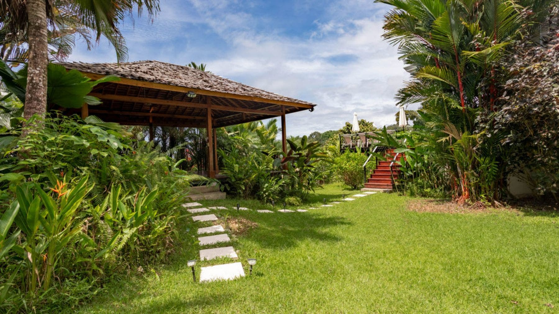 Luxury Four Bedroom Villa with Guest House — photo 9 of 19