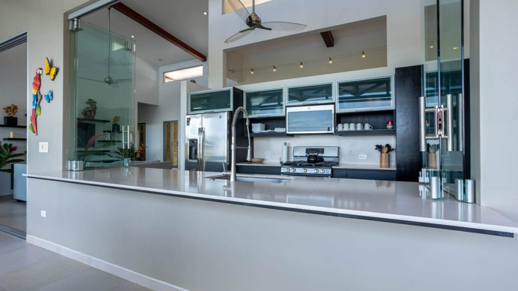 Luxury Four Bedroom Villa with Guest House — photo 11 of 19