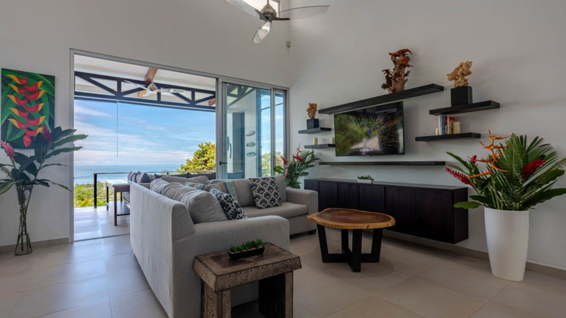 Luxury Four Bedroom Villa with Guest House — photo 12 of 19