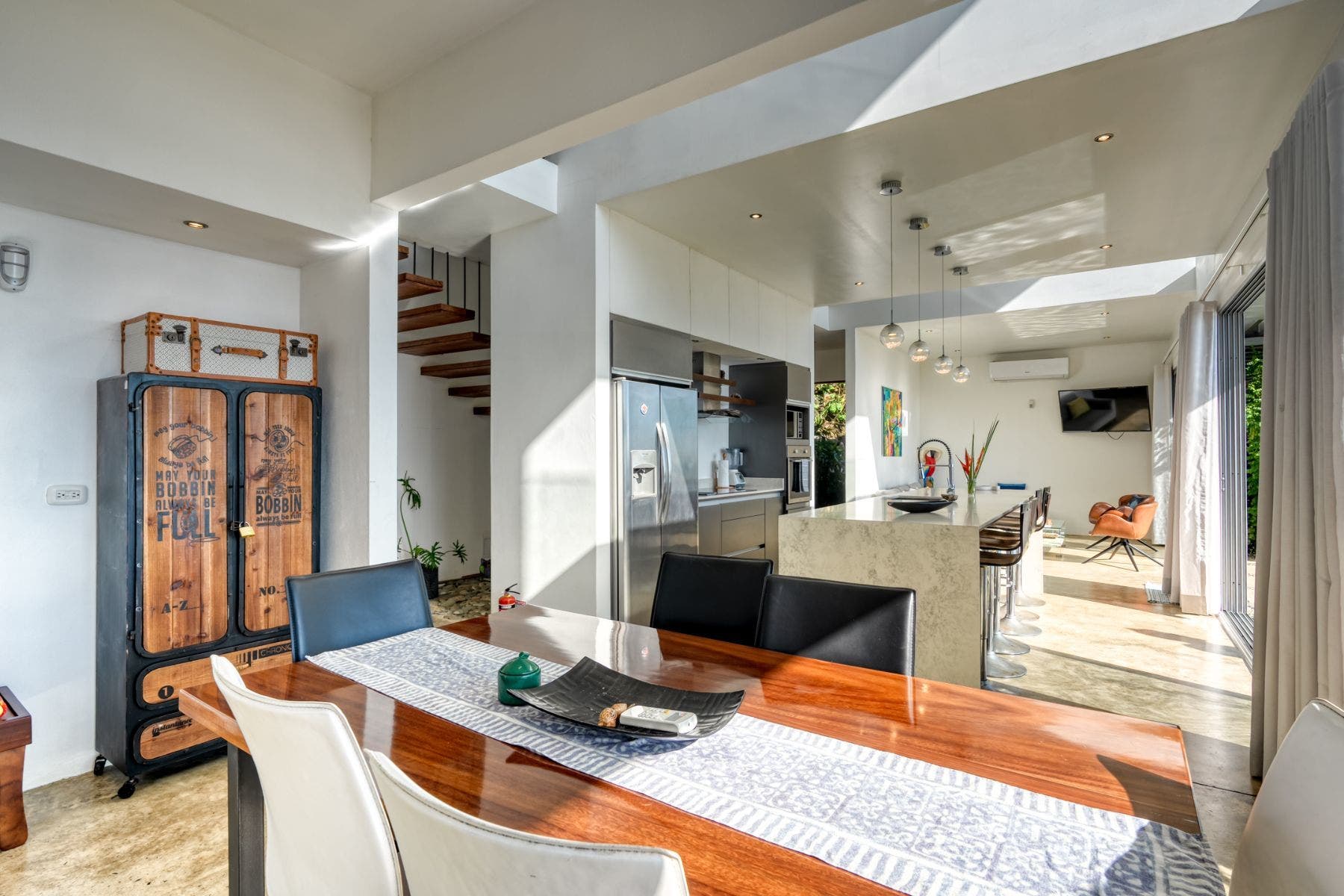 Modern Home in Ayacucho with Epic White Water Views — photo 8 of 17