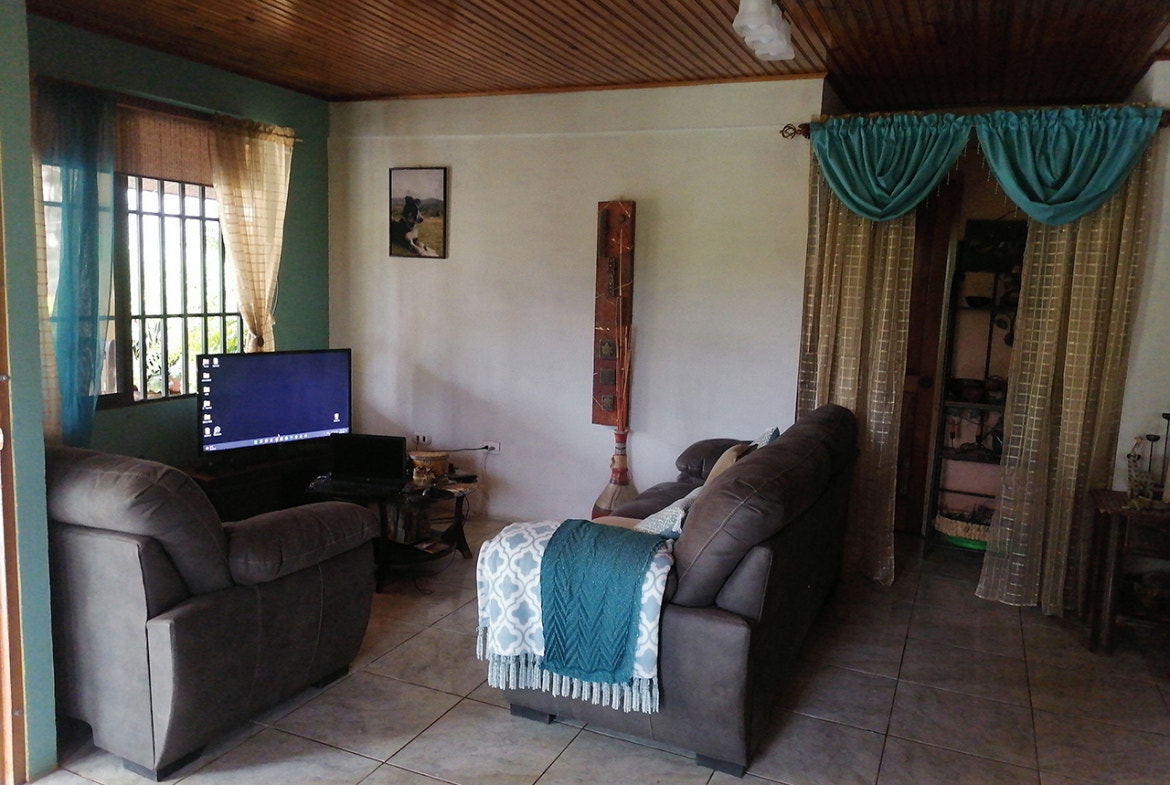 3 BR Mountain house, Minutes from town — photo 10 of 15