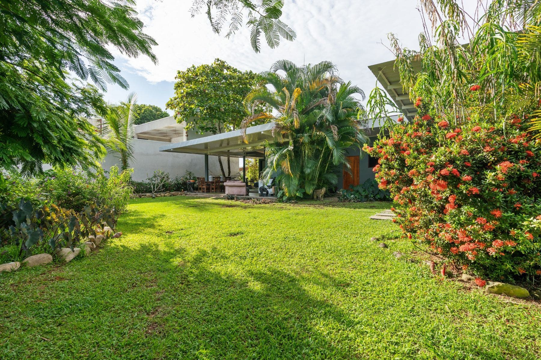 Contemporary 3 Bedroom House in Bahia Ballena — photo 7 of 19