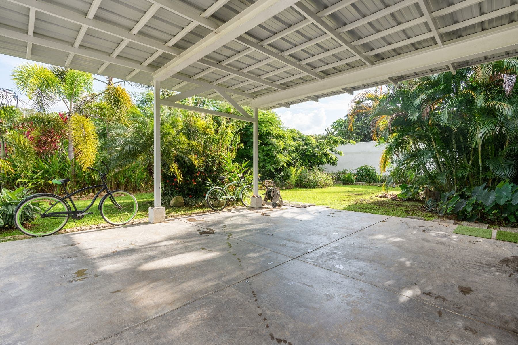 Contemporary 3 Bedroom House in Bahia Ballena — photo 8 of 19