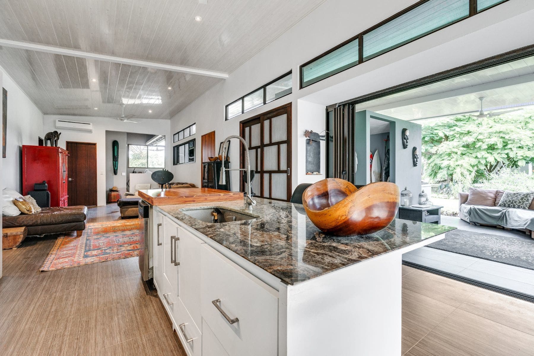 Contemporary 3 Bedroom House in Bahia Ballena — photo 5 of 19