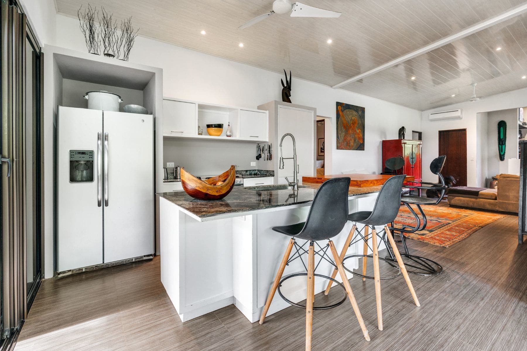 Contemporary 3 Bedroom House in Bahia Ballena — photo 3 of 19