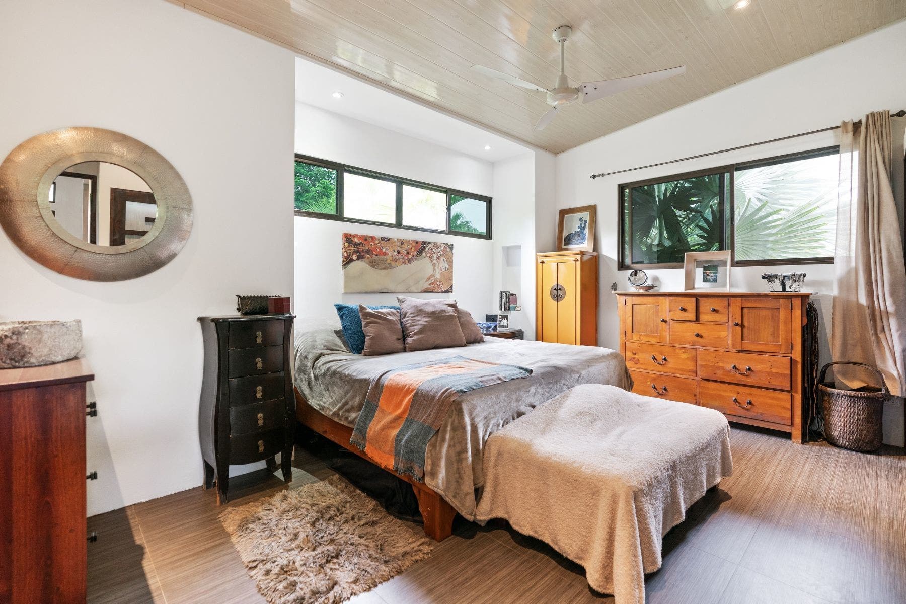 Contemporary 3 Bedroom House in Bahia Ballena — photo 6 of 19
