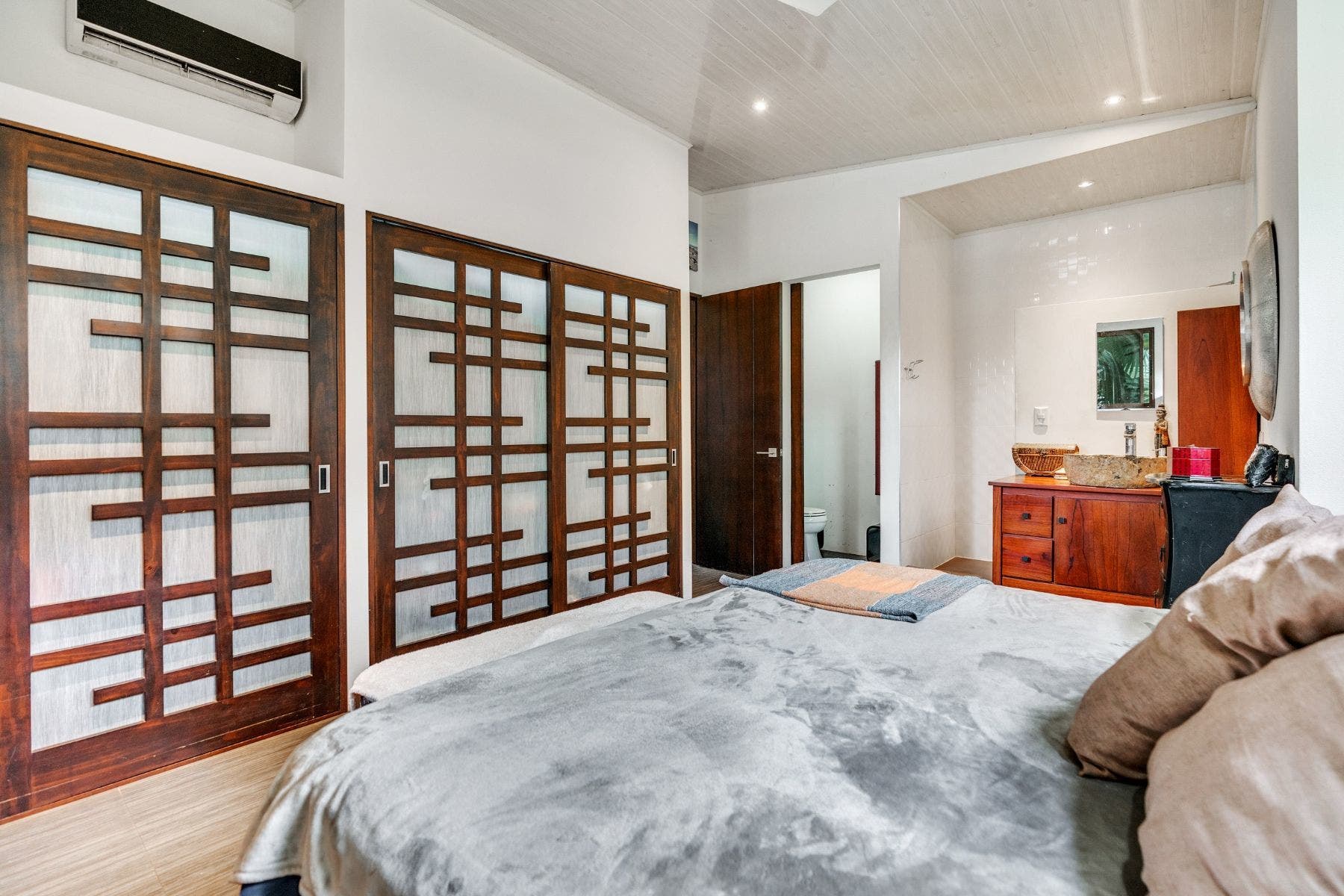 Contemporary 3 Bedroom House in Bahia Ballena — photo 18 of 19