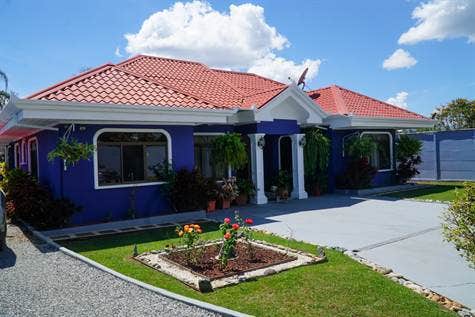 Beautiful 3br 2.5 bath House with Pool — foto 3 de 19