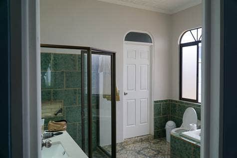 Beautiful 3br 2.5 bath House with Pool — foto 16 de 19