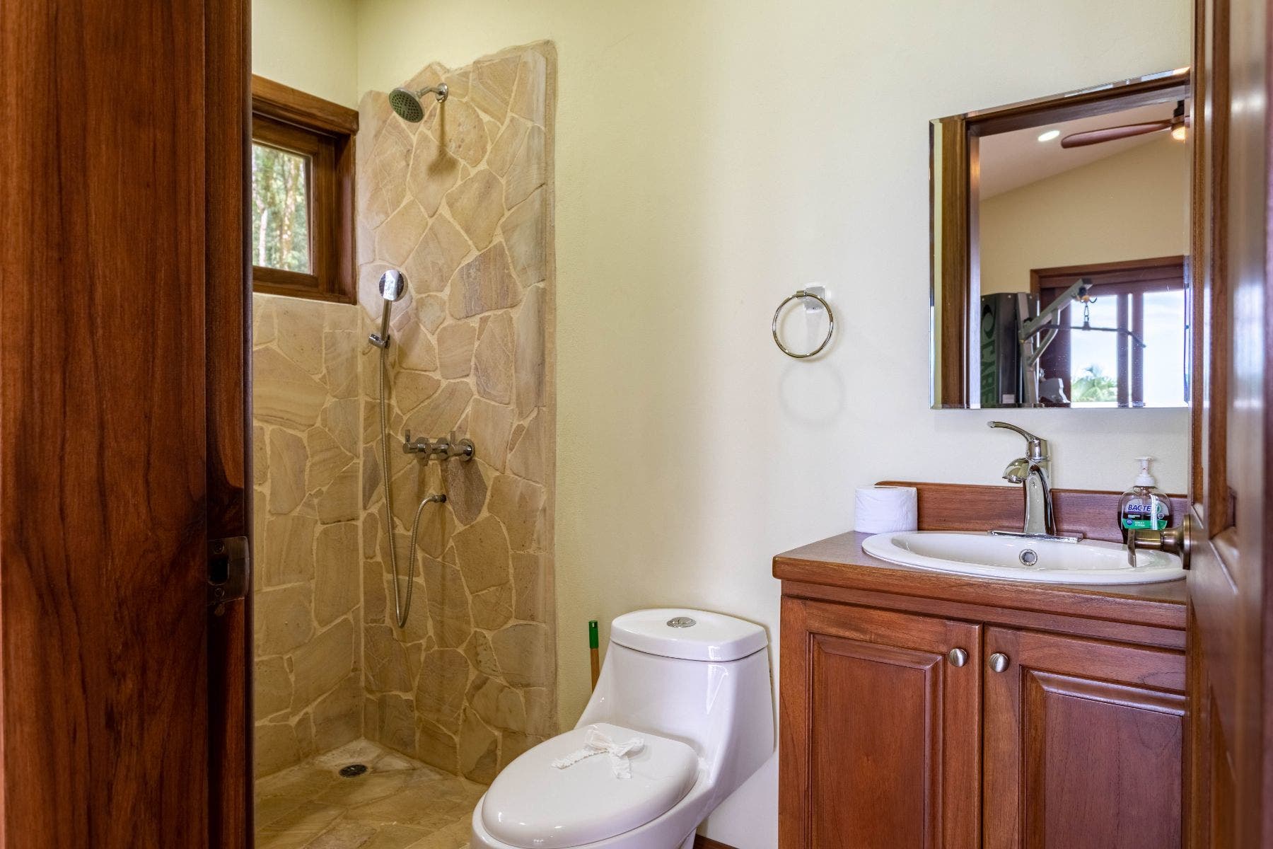 Wonderful Five Bedroom Ocean View Home in Escaleras — photo 18 of 19