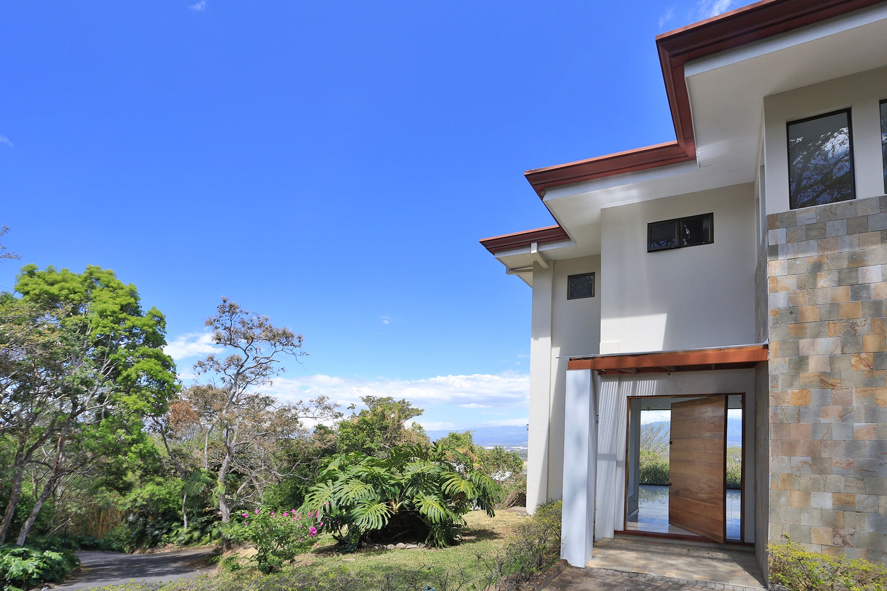 Las Cumbres Spacious Family Home With Fantastic Views — photo 2 of 19