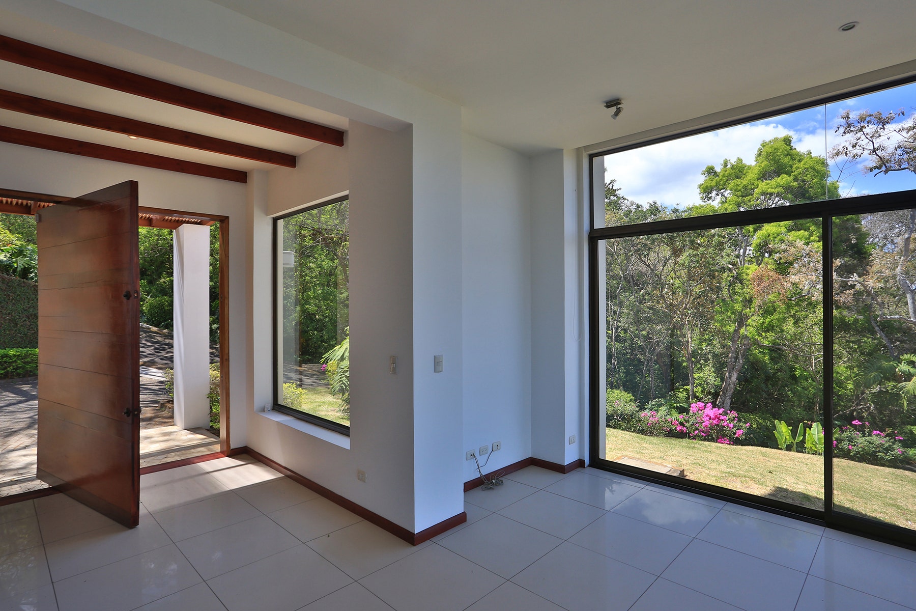 Las Cumbres Spacious Family Home With Fantastic Views — photo 4 of 19