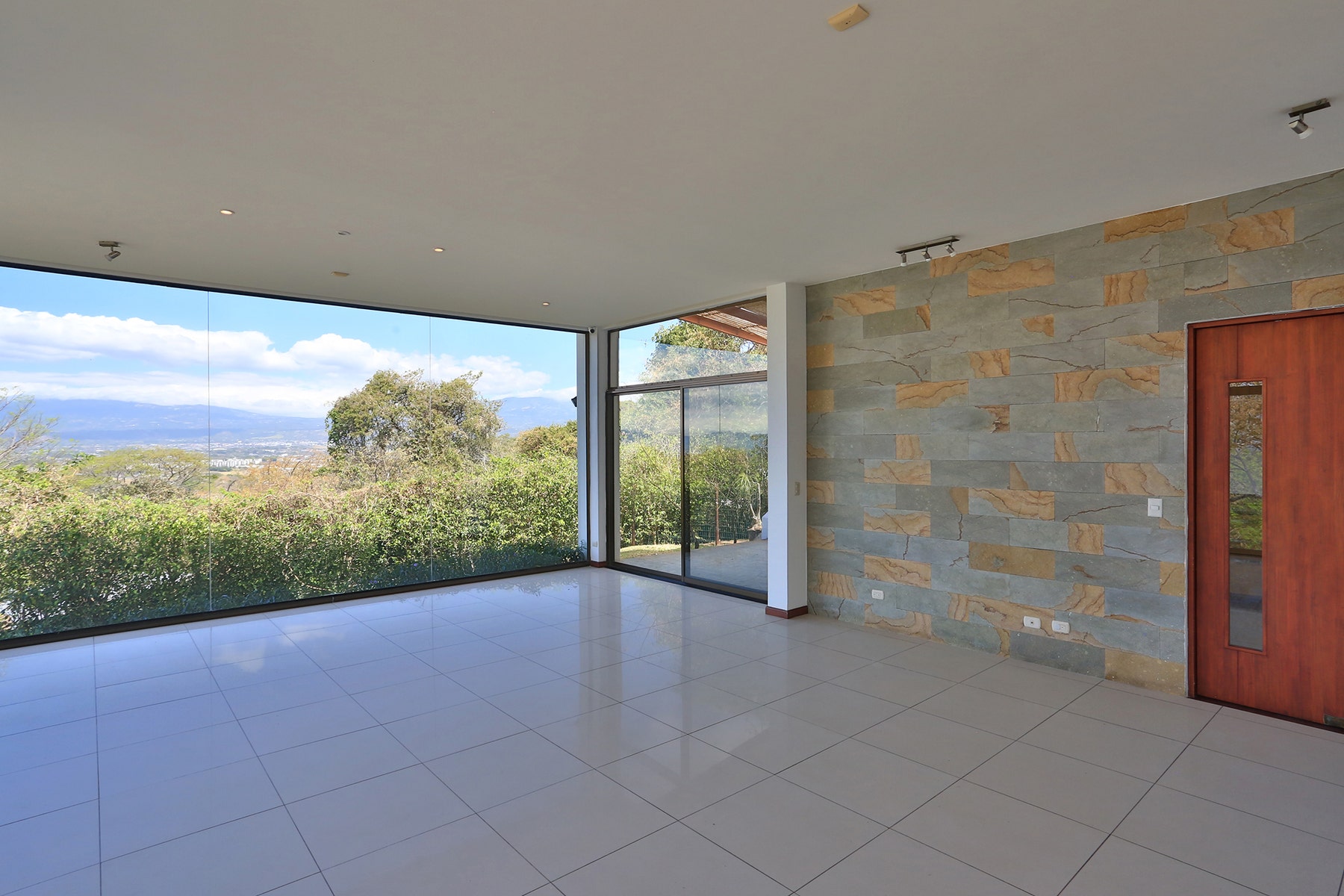 Las Cumbres Spacious Family Home With Fantastic Views — photo 5 of 19