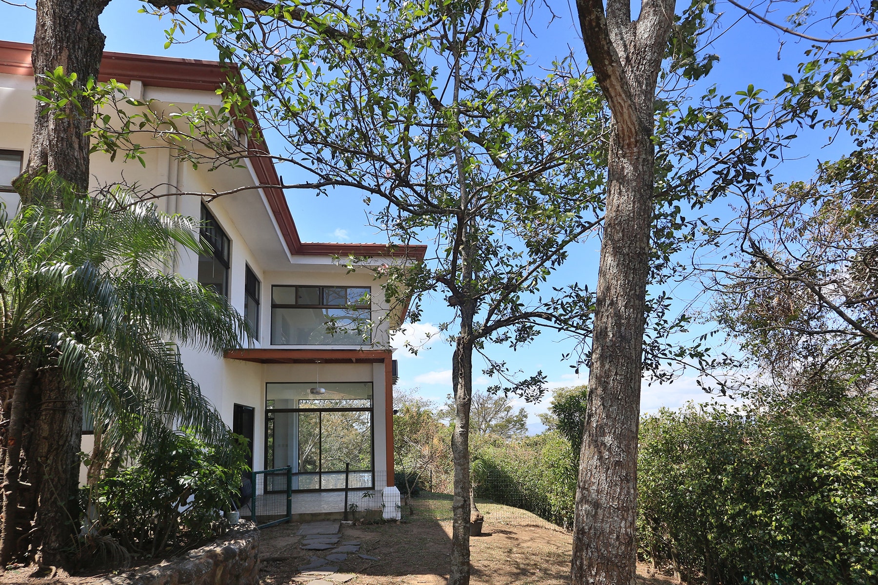 Las Cumbres Spacious Family Home With Fantastic Views — photo 9 of 19