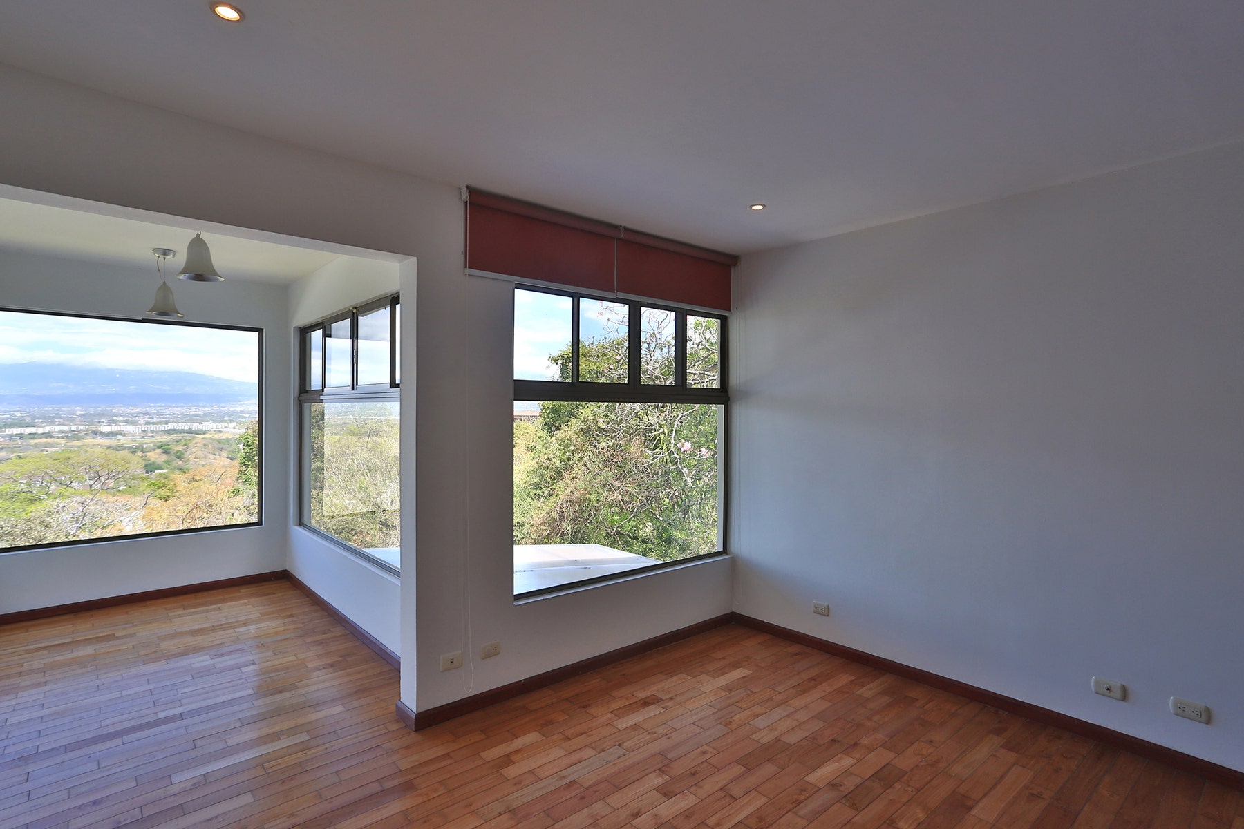 Las Cumbres Spacious Family Home With Fantastic Views — photo 10 of 19