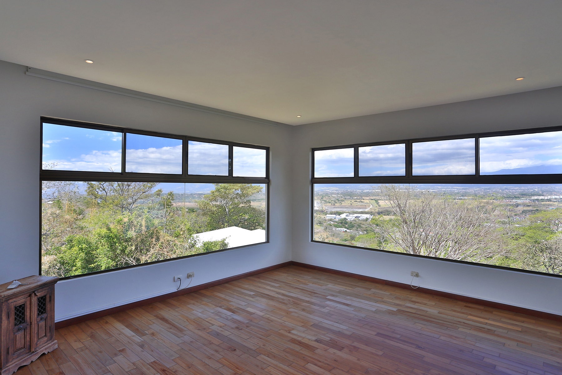 Las Cumbres Spacious Family Home With Fantastic Views — photo 11 of 19