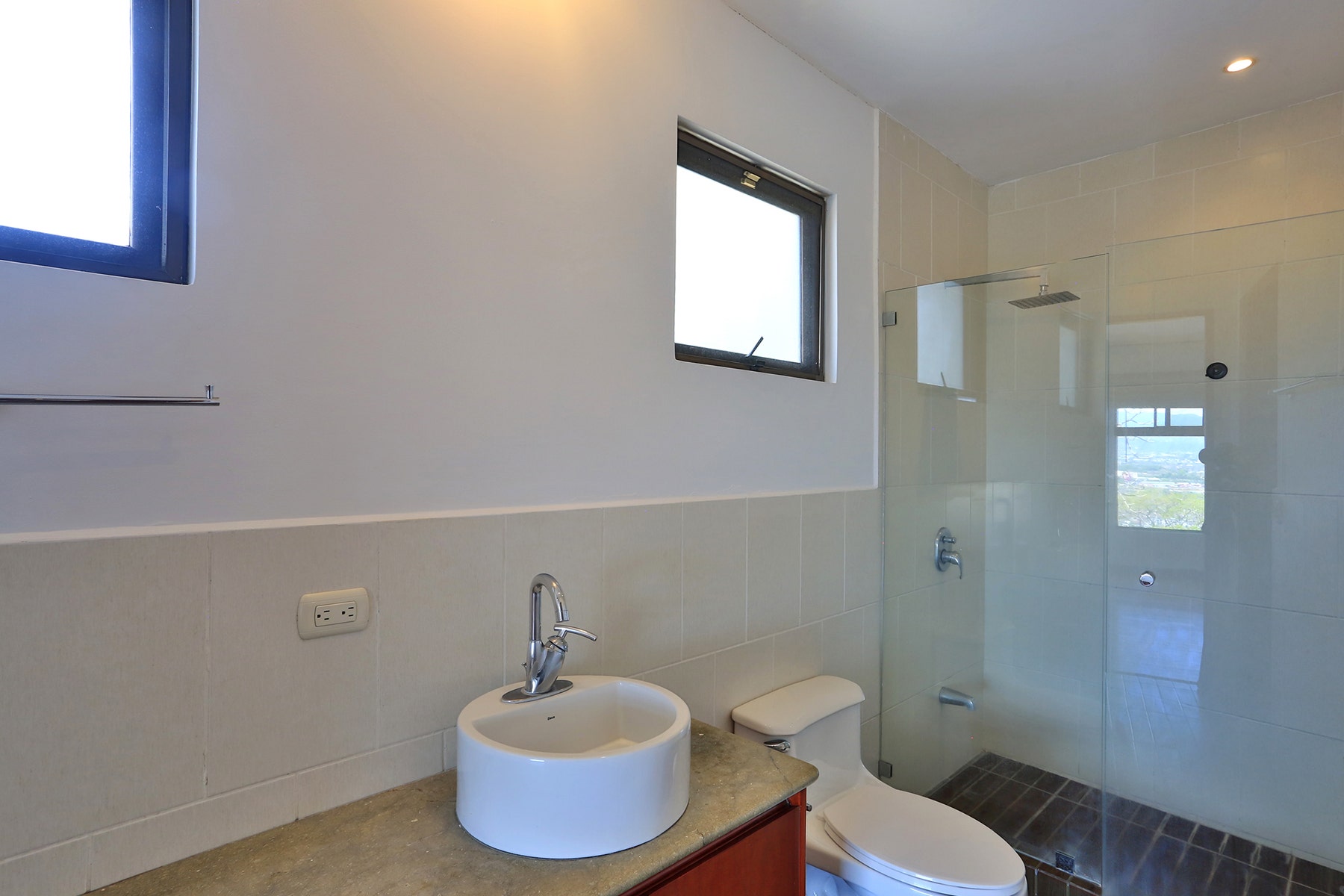 Las Cumbres Spacious Family Home With Fantastic Views — photo 14 of 19