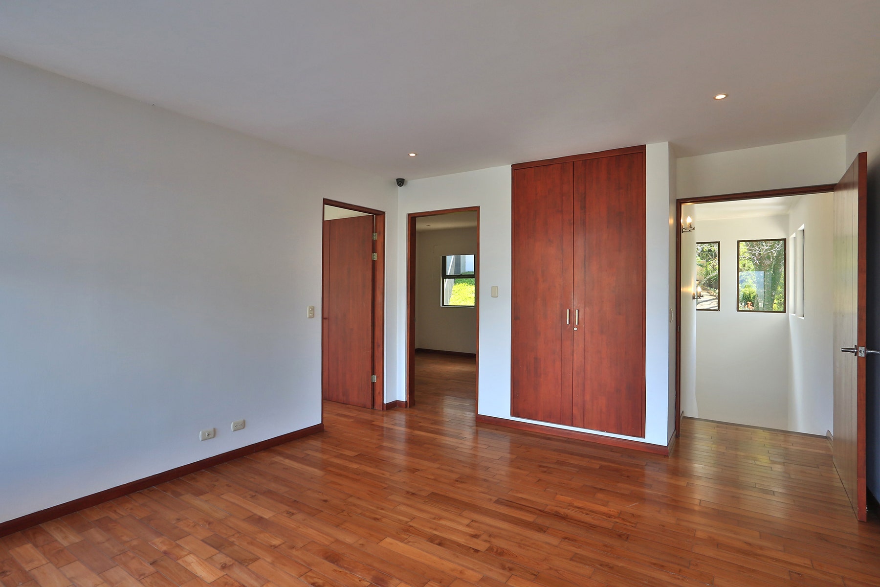 Las Cumbres Spacious Family Home With Fantastic Views — photo 15 of 19