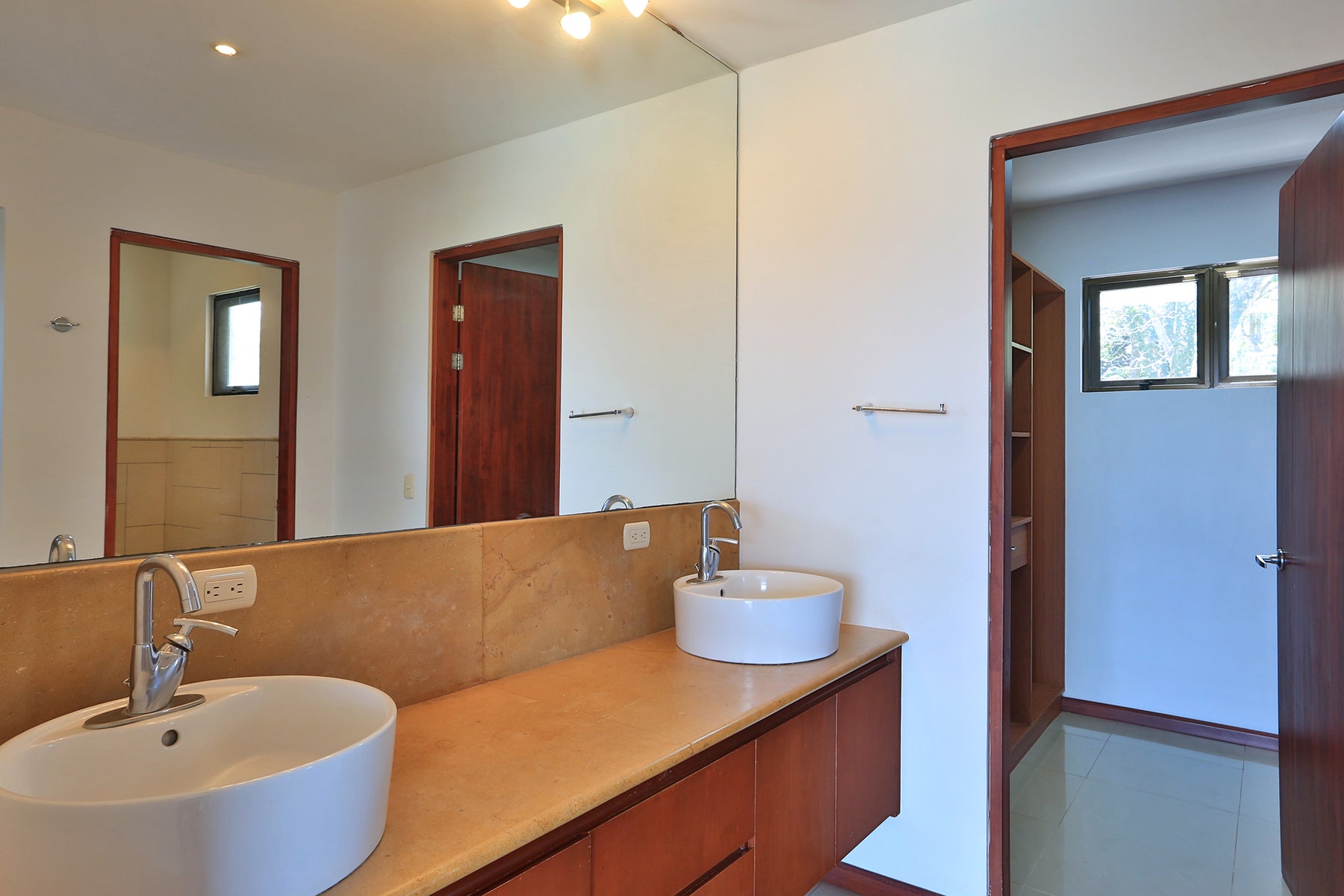 Las Cumbres Spacious Family Home With Fantastic Views — photo 16 of 19