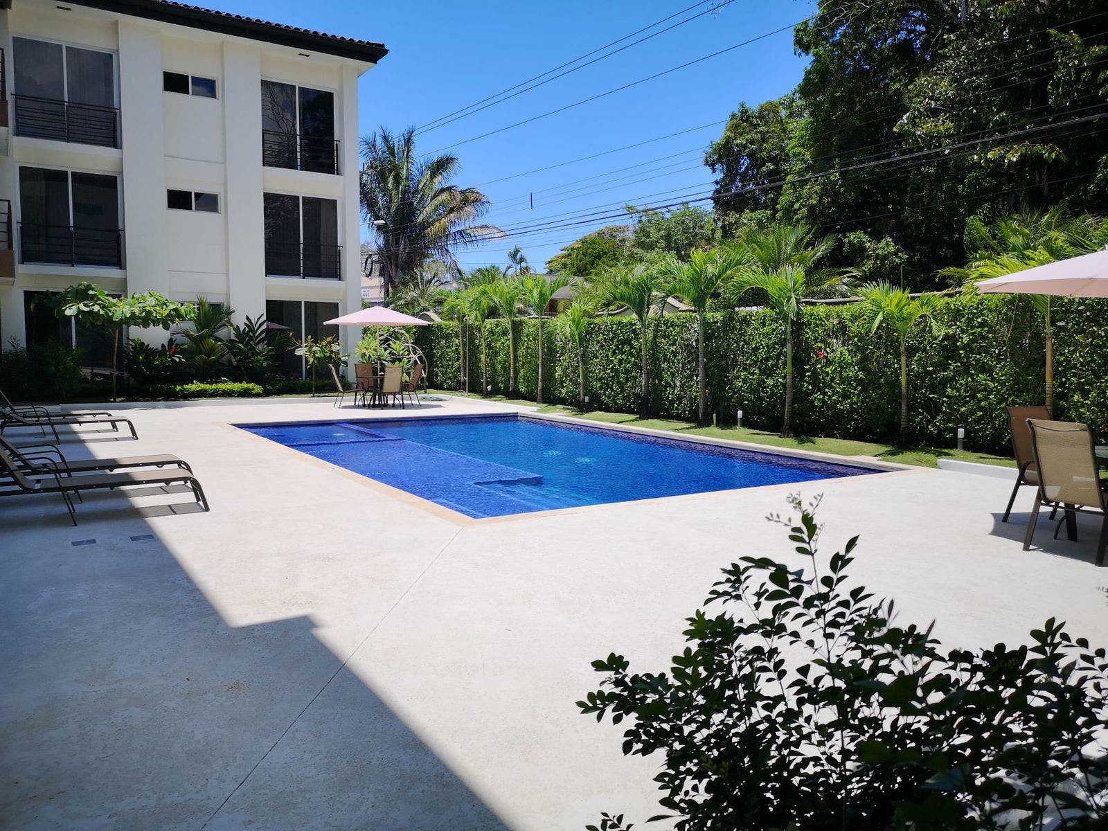 This well designed unit is ready to move in! modern 3 bedroom apartment 2 pools tennis court — photo 14 of 14