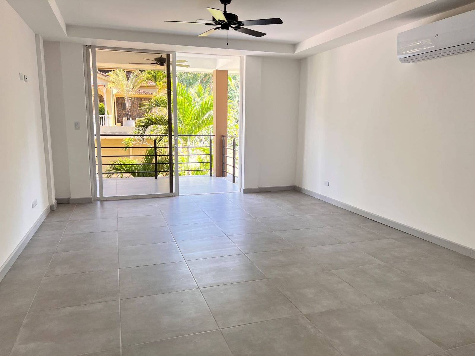 One of the last ones! Brand new modern apartment large balcony — photo 5 of 16