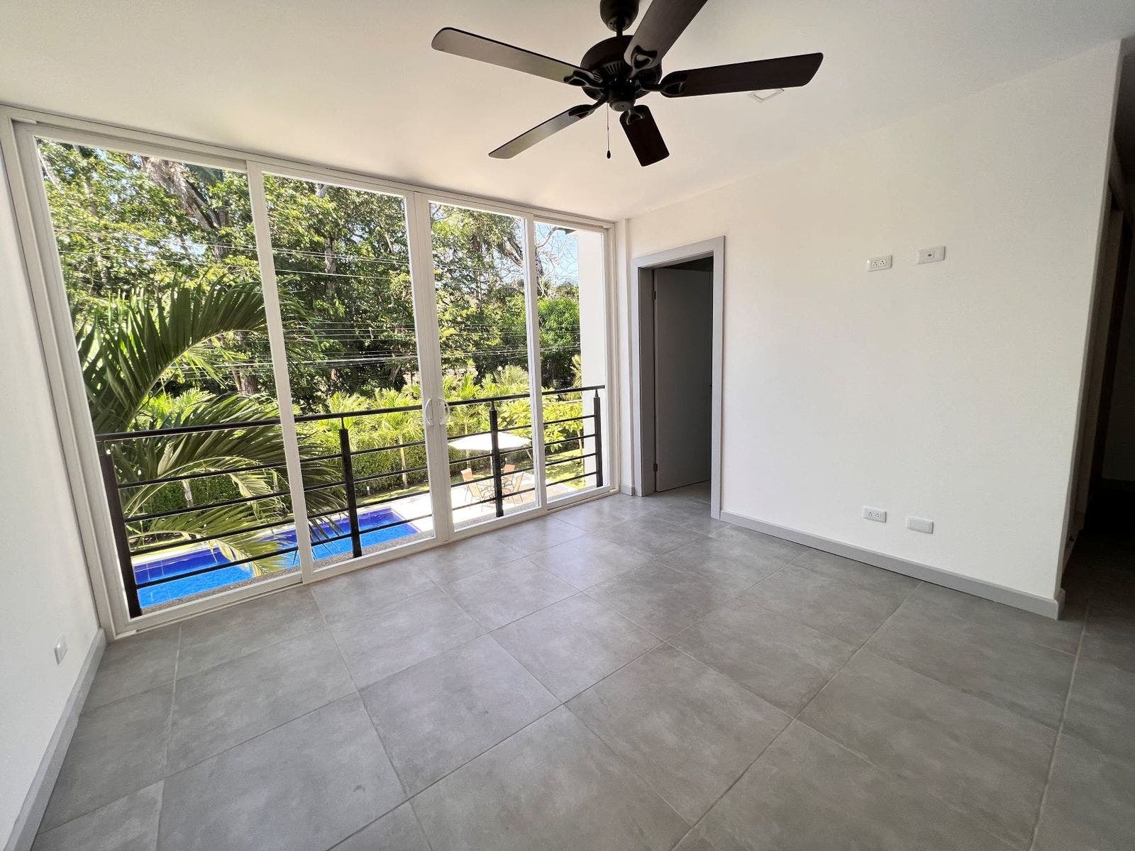 One of the last ones! Brand new modern apartment large balcony — photo 7 of 16