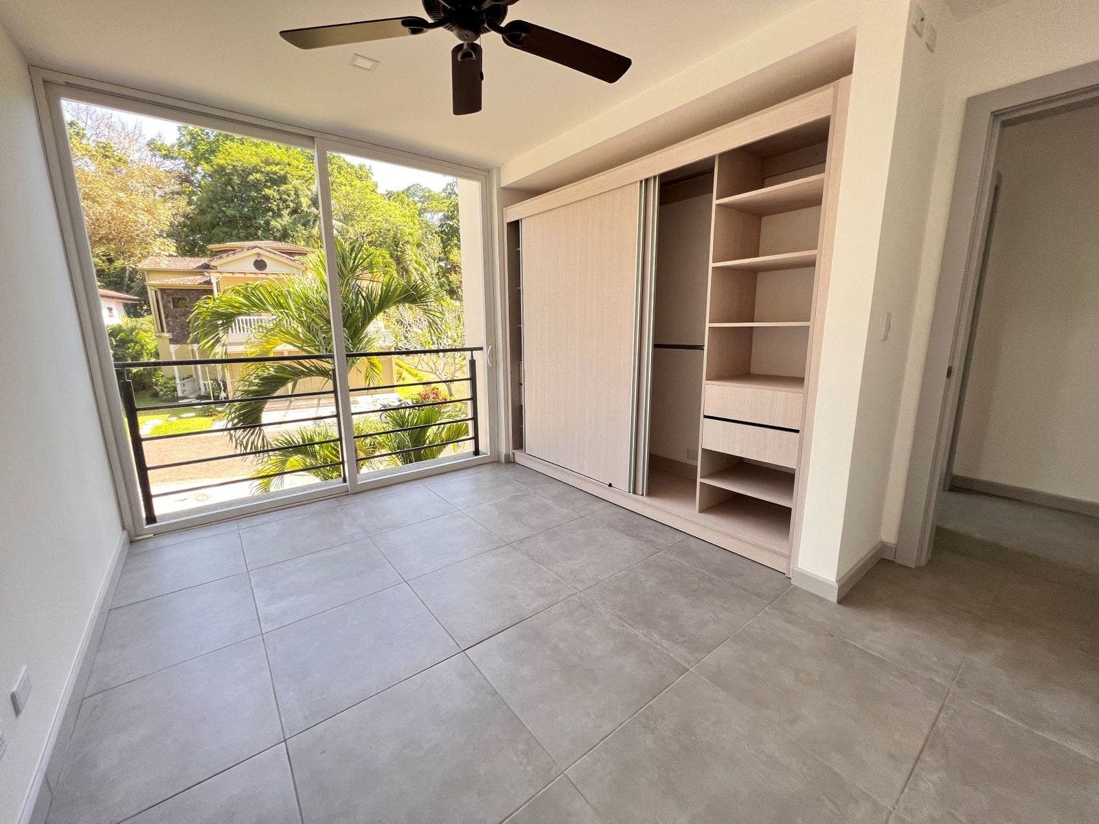 One of the last ones! Brand new modern apartment large balcony — photo 8 of 16