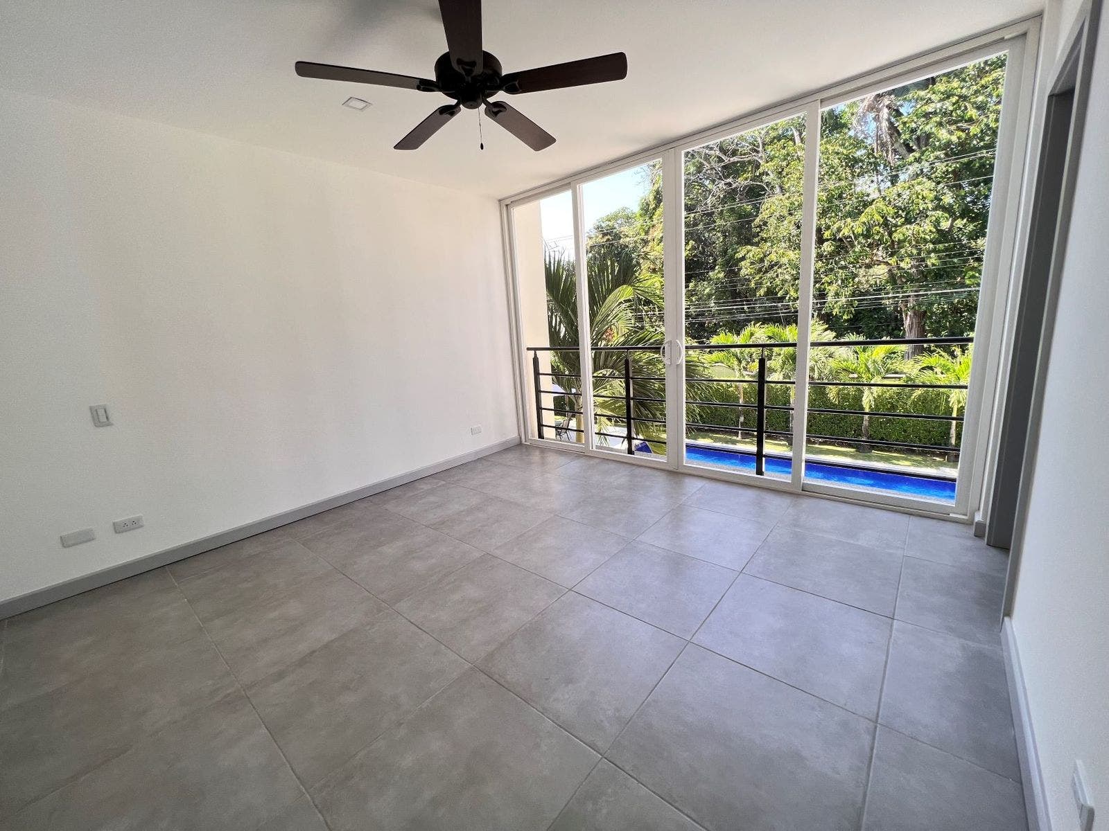One of the last ones! Brand new modern apartment large balcony — photo 10 of 16