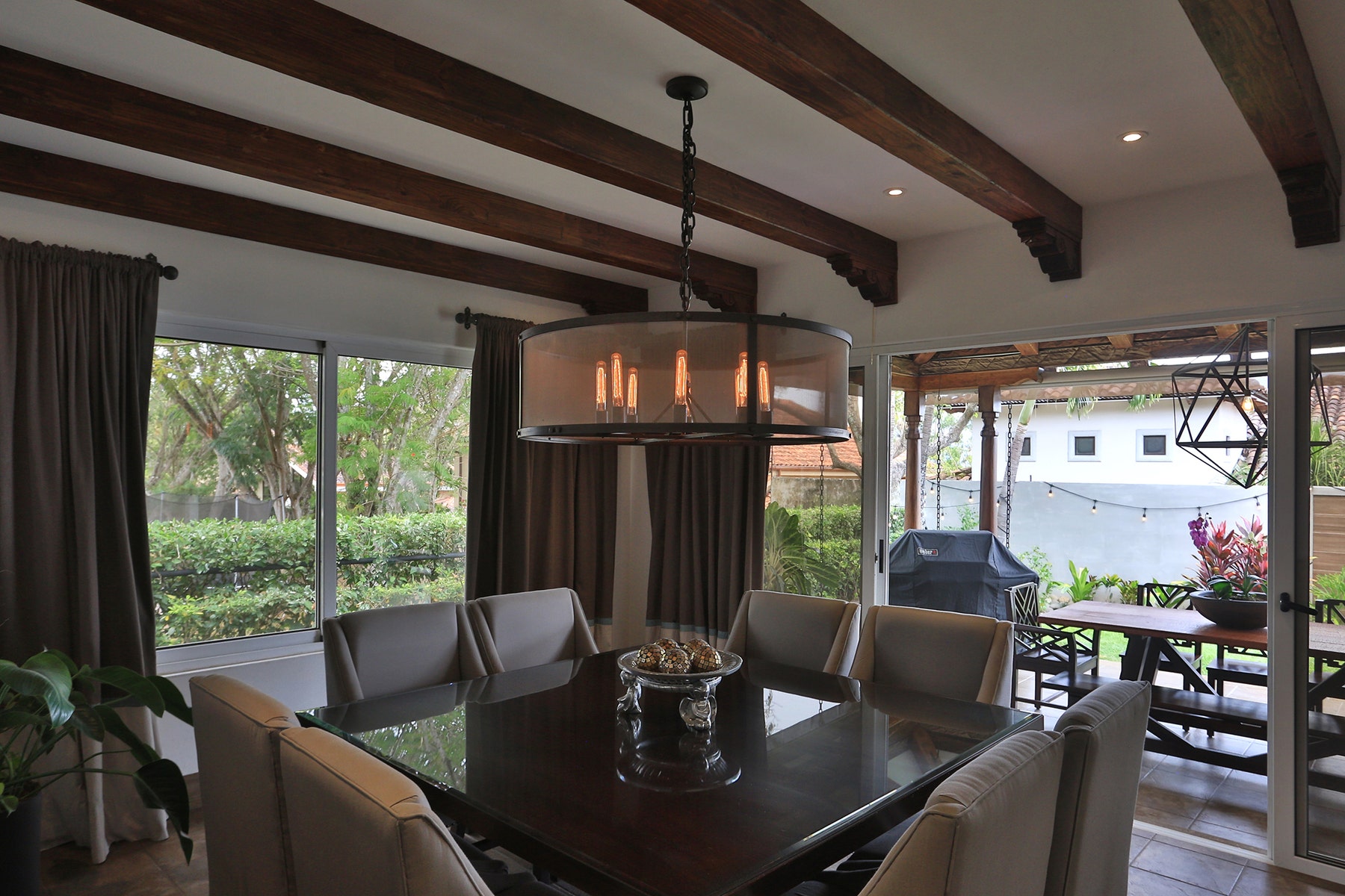 Hacienda Real Single Level Family Home — photo 8 of 19