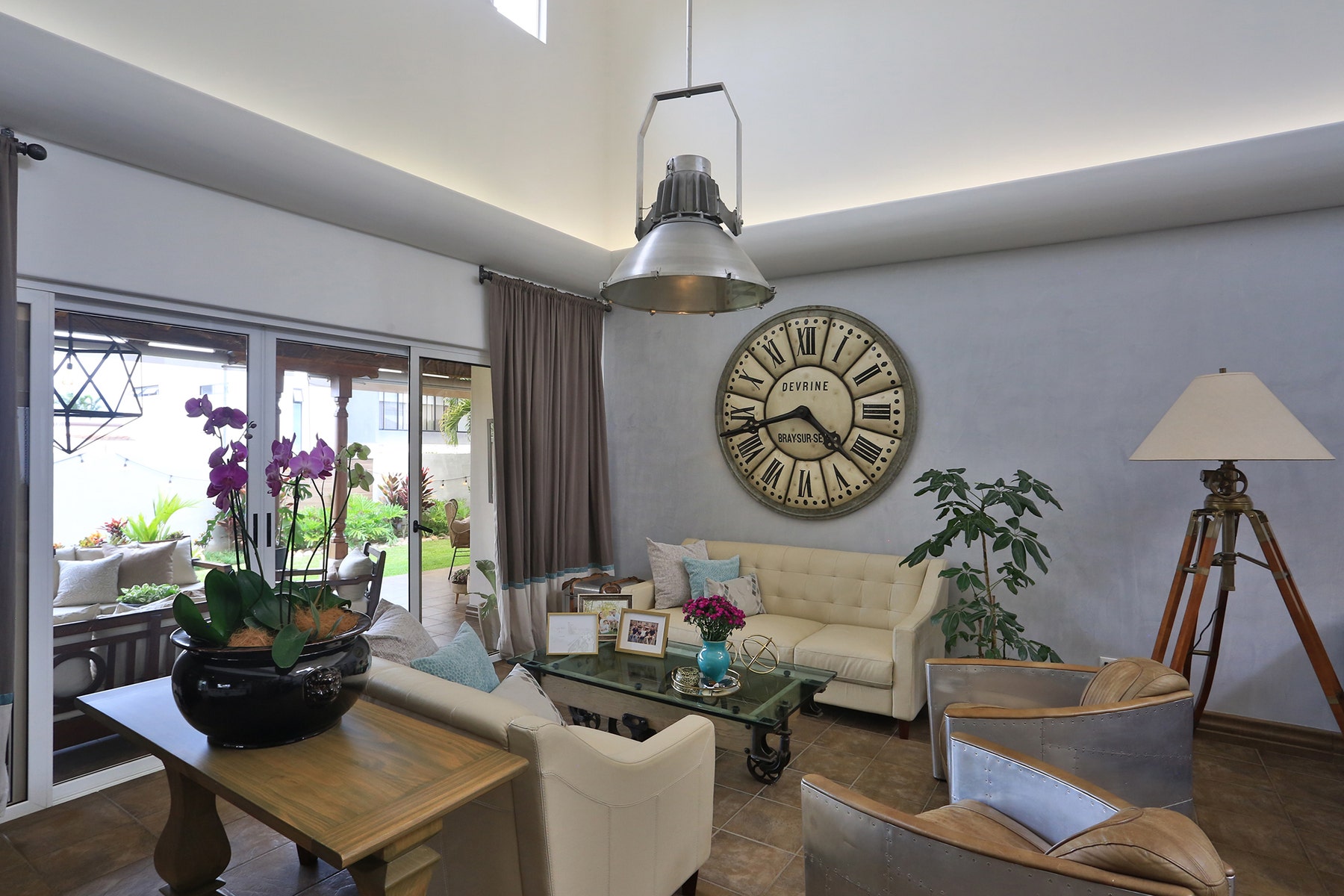 Hacienda Real Single Level Family Home — photo 11 of 19