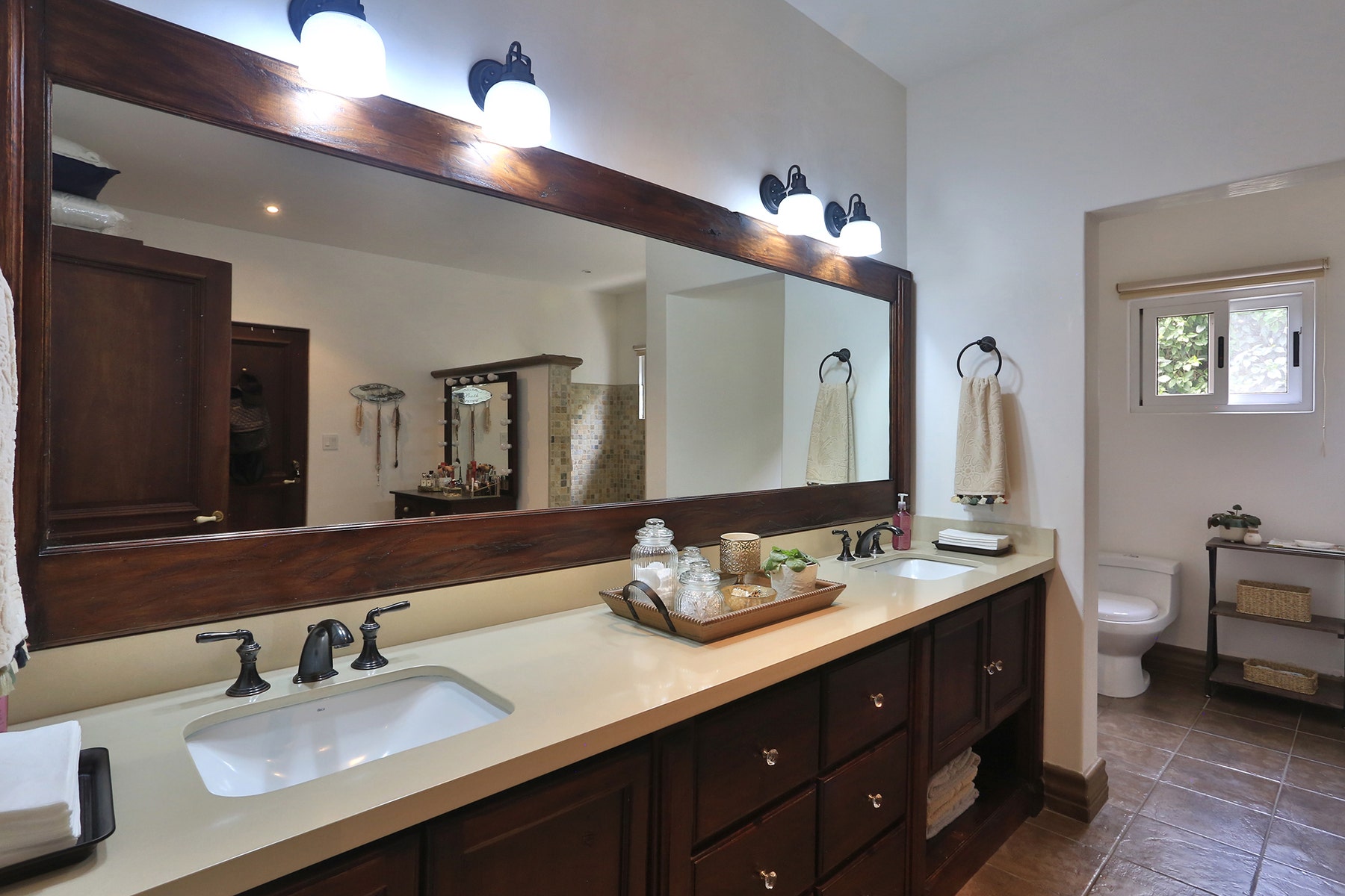 Hacienda Real Single Level Family Home — photo 14 of 19