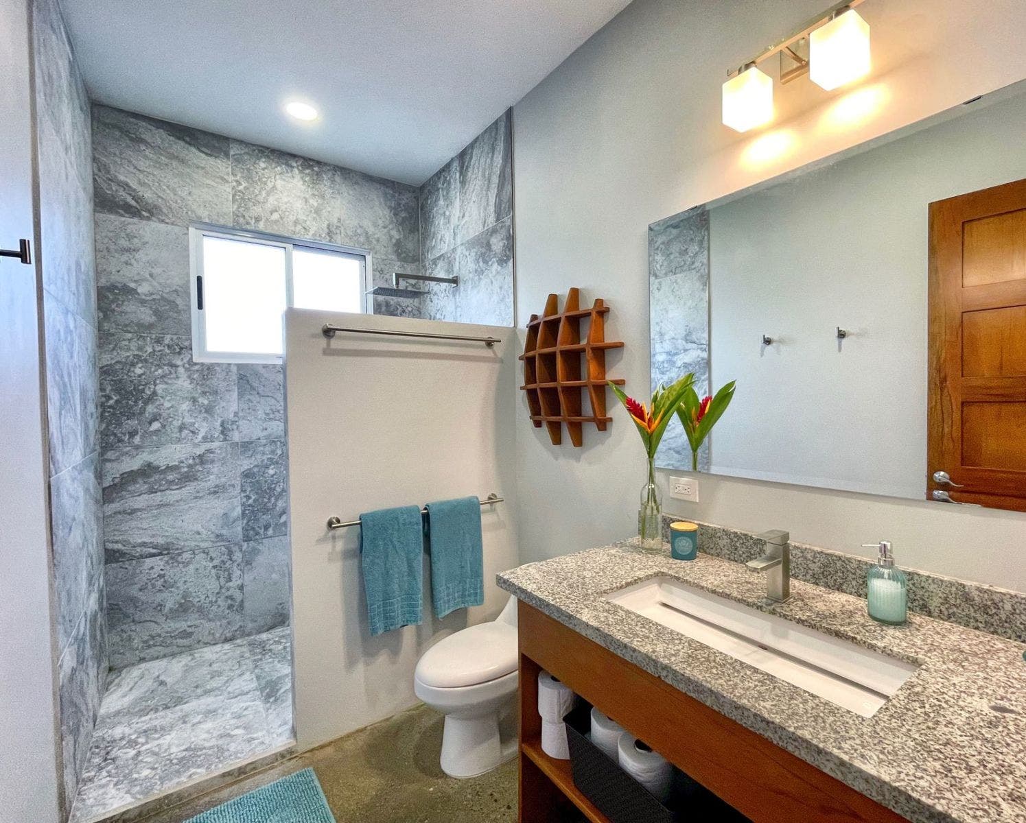 Brand New Three Storey Home With Stunning Ocean View — photo 6 of 19