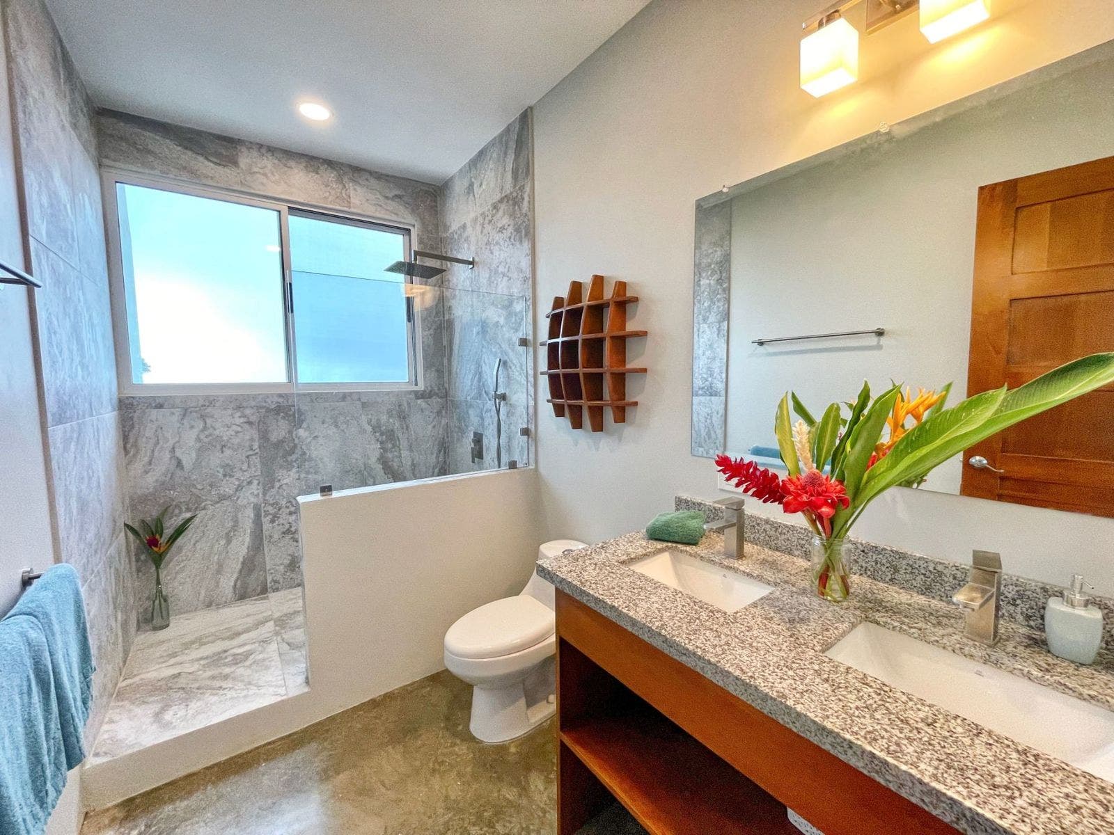 Brand New Three Storey Home With Stunning Ocean View — photo 18 of 19