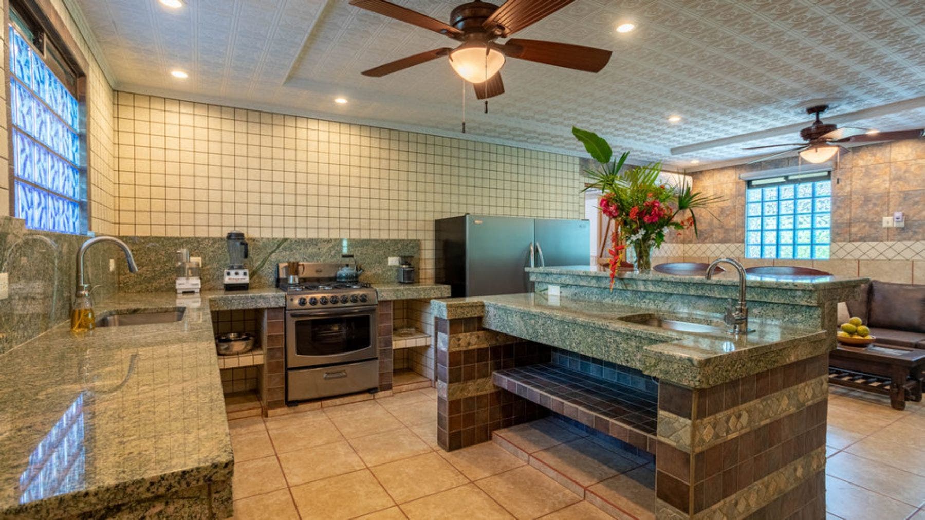 Two bedroom Home Walking Distance to the Beach — photo 4 of 19