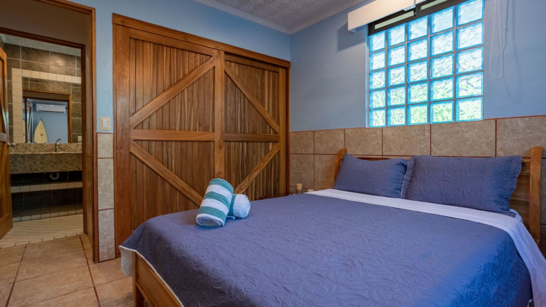 Two bedroom Home Walking Distance to the Beach — photo 18 of 19