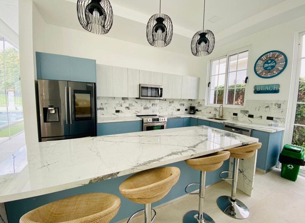 Contemporary Villa with Pool and Jacuzzi modern 4 bed 4 bath luxury home — photo 8 of 15
