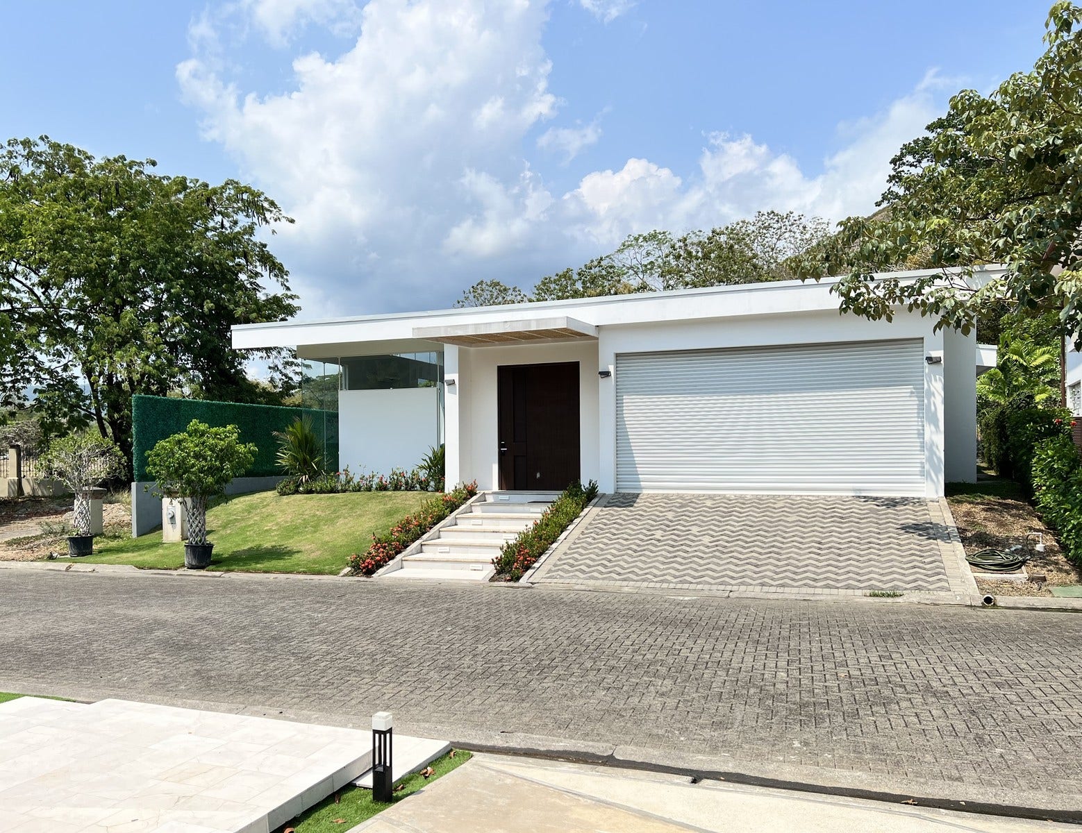 Contemporary Villa with Pool and Jacuzzi modern 4 bed 4 bath luxury home, La Estancia, Herradura, Jaco, Herradura, Garabito, Puntarenas, Costa Rica 61101