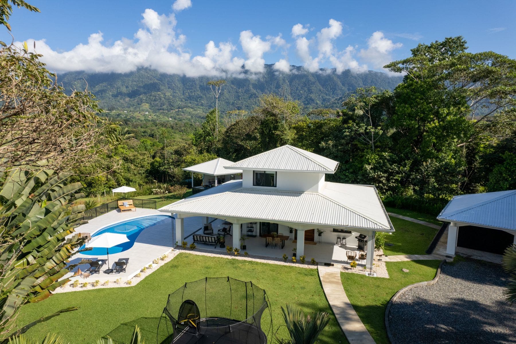 Wonderful Luxury Home with Pool in Ojochal — photo 2 of 19