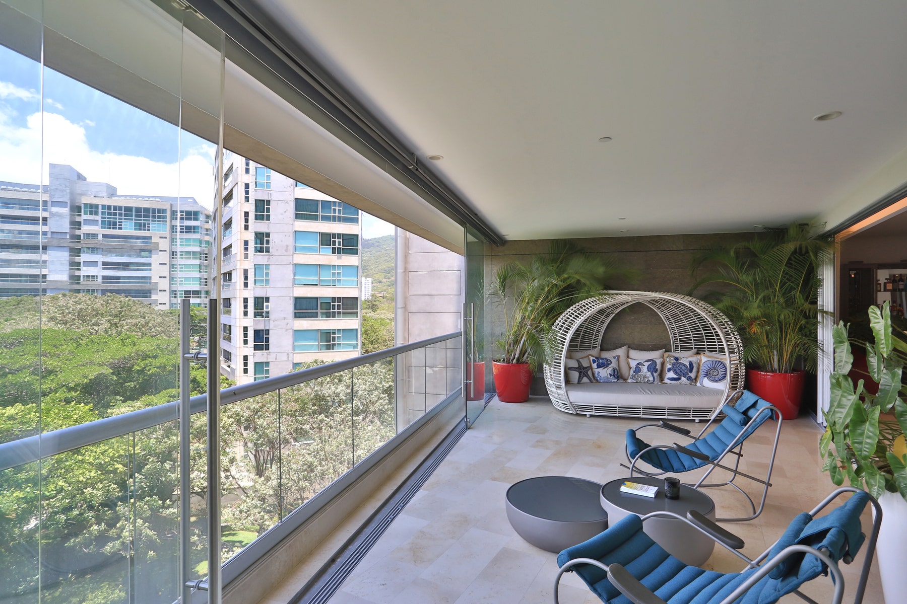 State of the Art Central Park Residence — photo 8 of 16