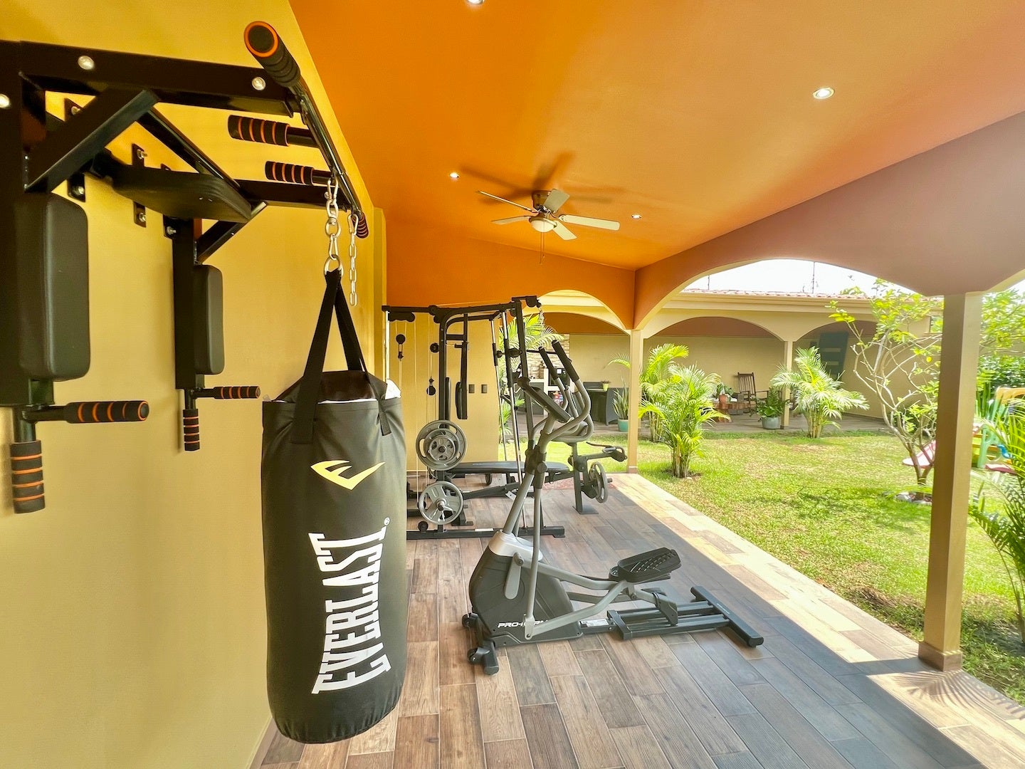 Luxurious Seven Bedroom Villa with Private Guesthouse — photo 7 of 19