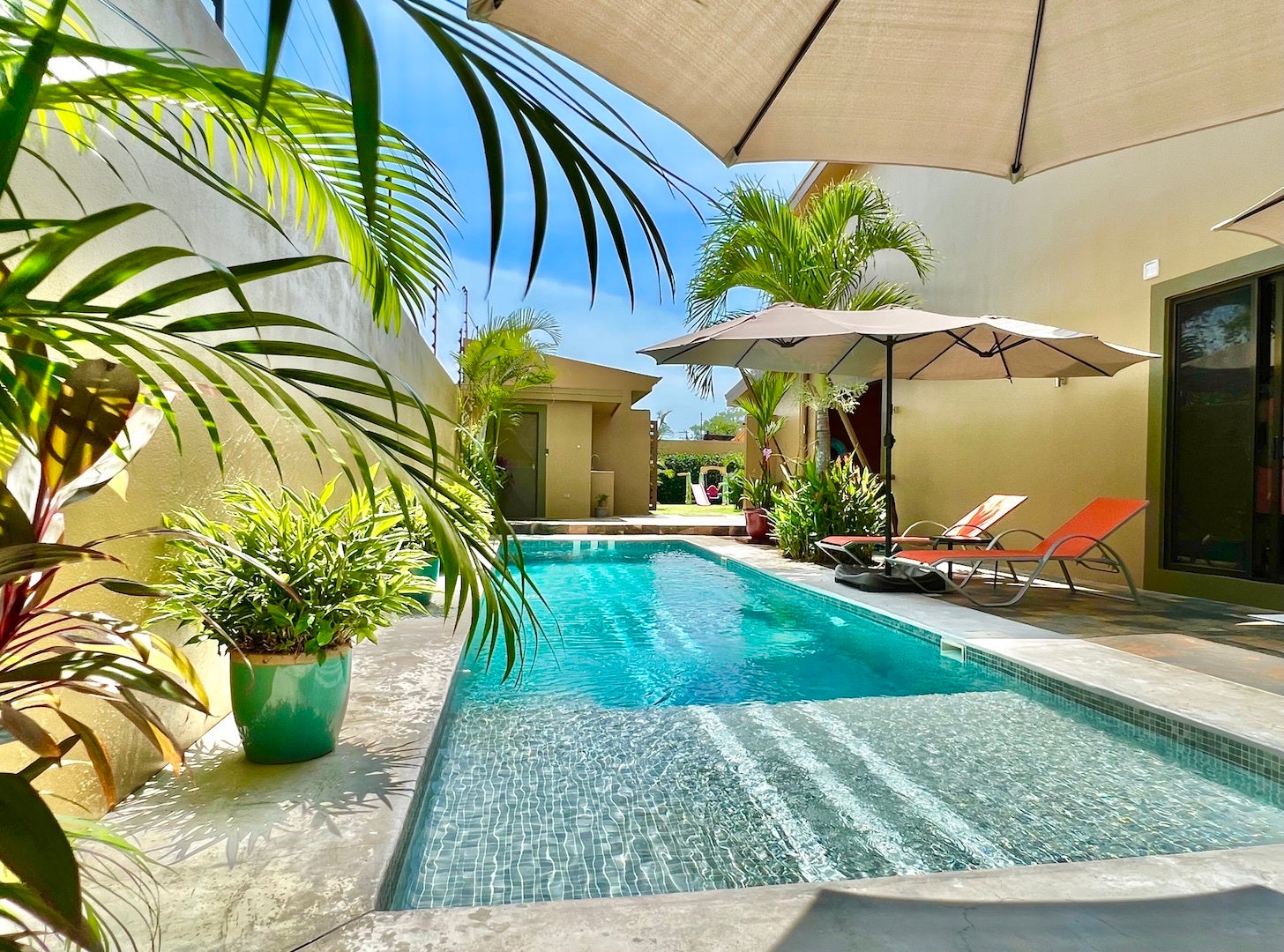 Luxurious Seven Bedroom Villa with Private Guesthouse — photo 2 of 19