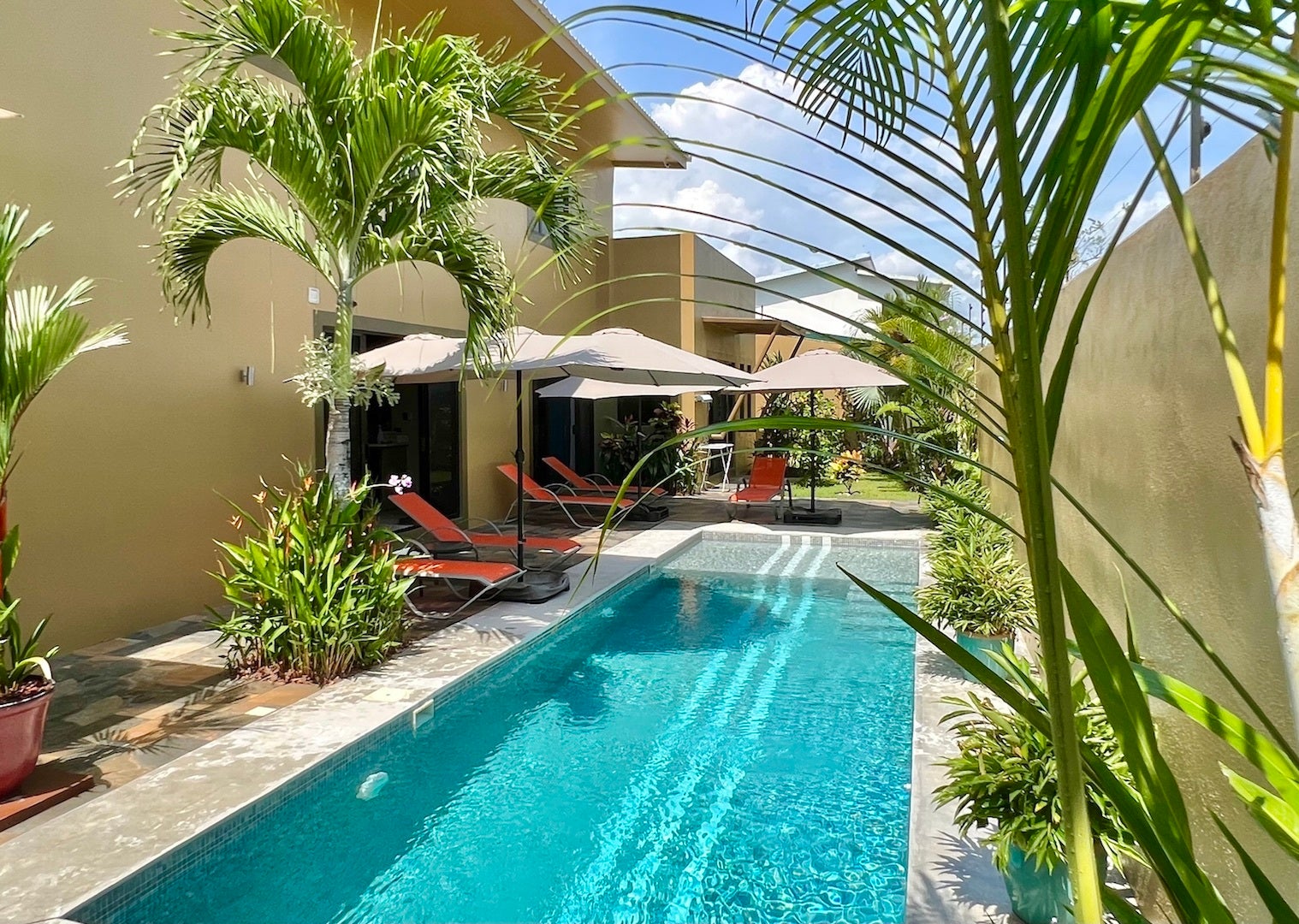 Luxurious Seven Bedroom Villa with Private Guesthouse — photo 3 of 19