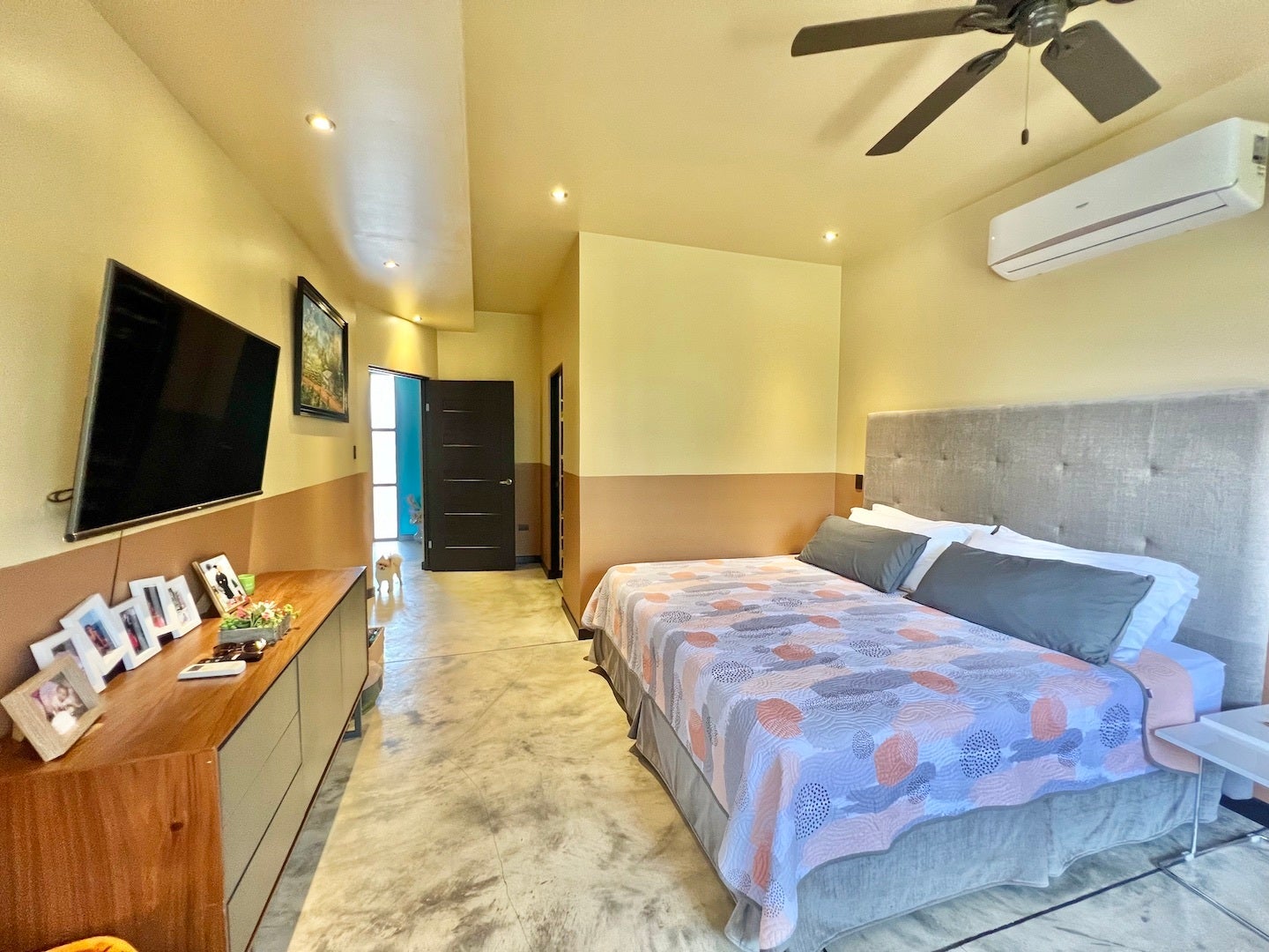 Luxurious Seven Bedroom Villa with Private Guesthouse — photo 8 of 19