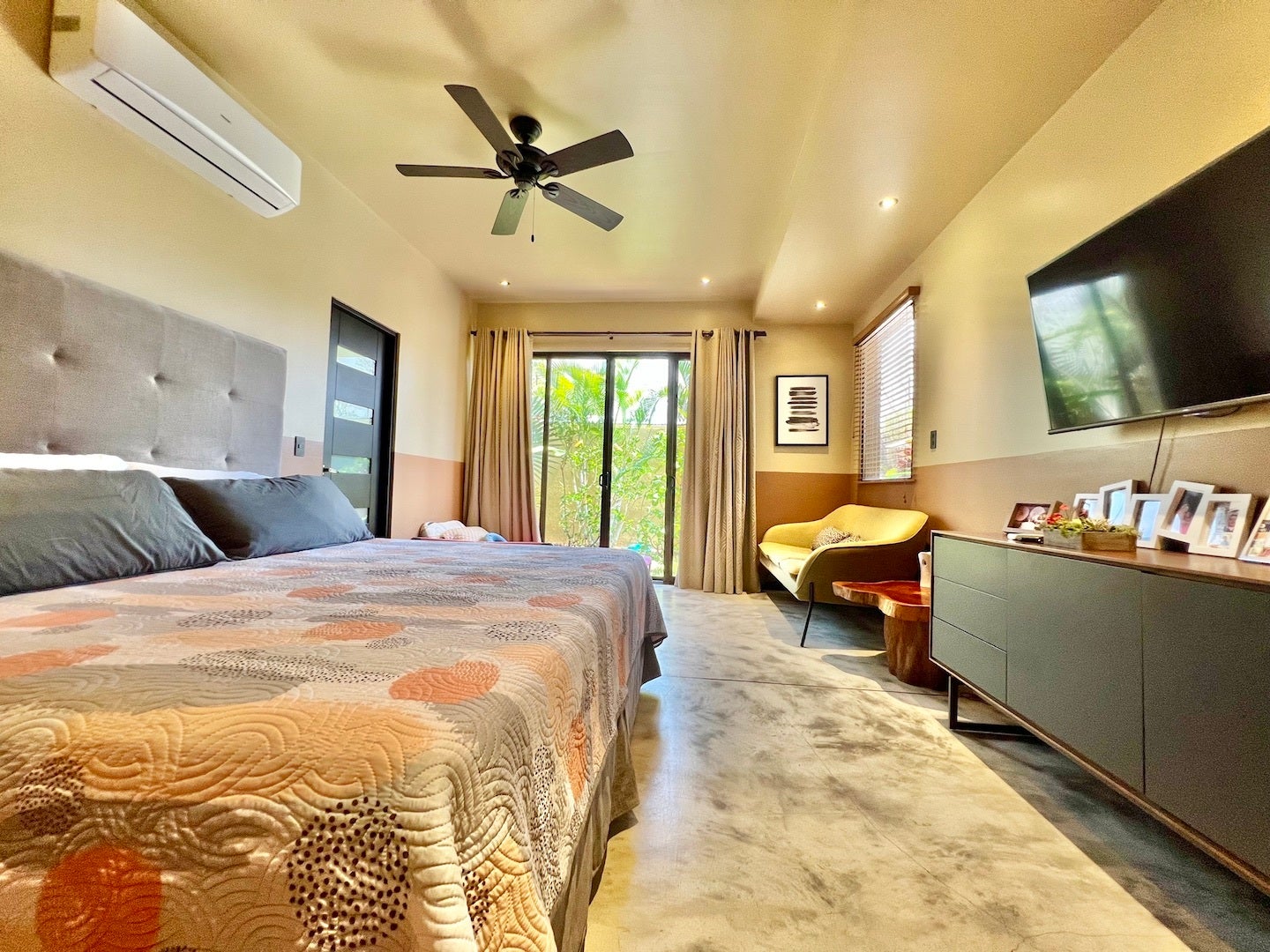 Luxurious Seven Bedroom Villa with Private Guesthouse — photo 9 of 19