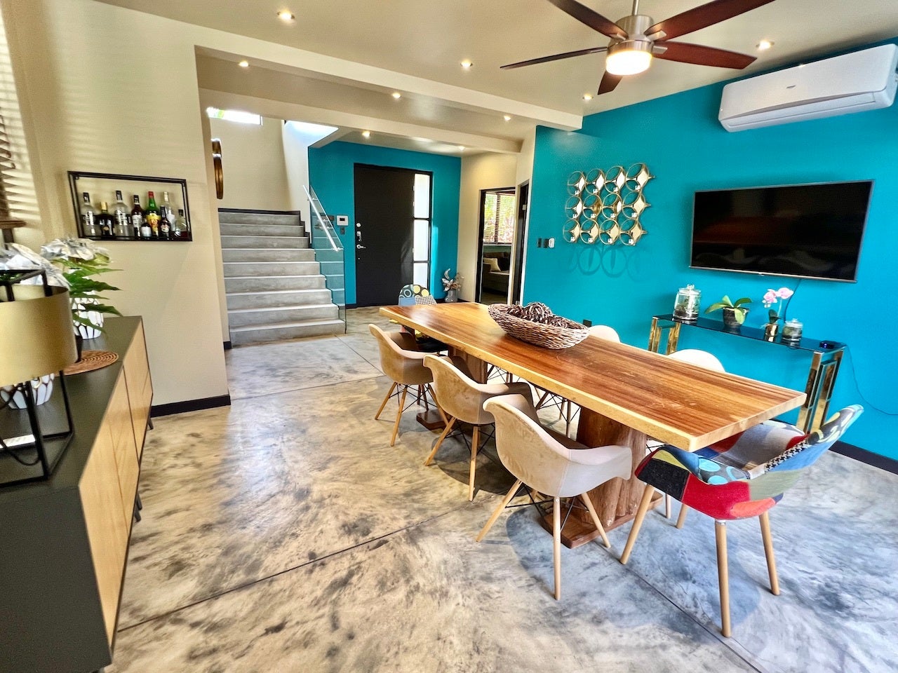 Luxurious Seven Bedroom Villa with Private Guesthouse — photo 12 of 19