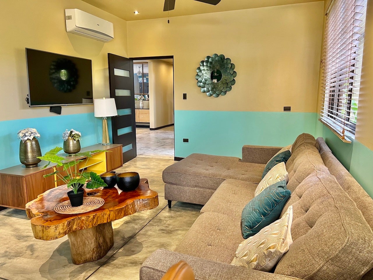 Luxurious Seven Bedroom Villa with Private Guesthouse — photo 13 of 19