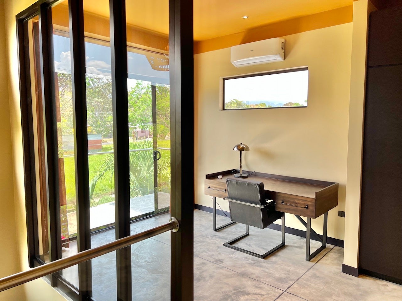 Luxurious Seven Bedroom Villa with Private Guesthouse — photo 17 of 19
